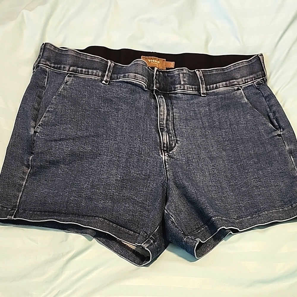 Denim Blue Women's Shorts Torrid 14